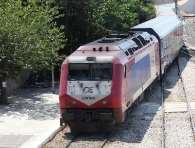 Εκτροχιασμός αμαξοστοιχίας Θεσσαλονίκης-Λάρισας- Ευτυχώς χωρίς τραυματίες